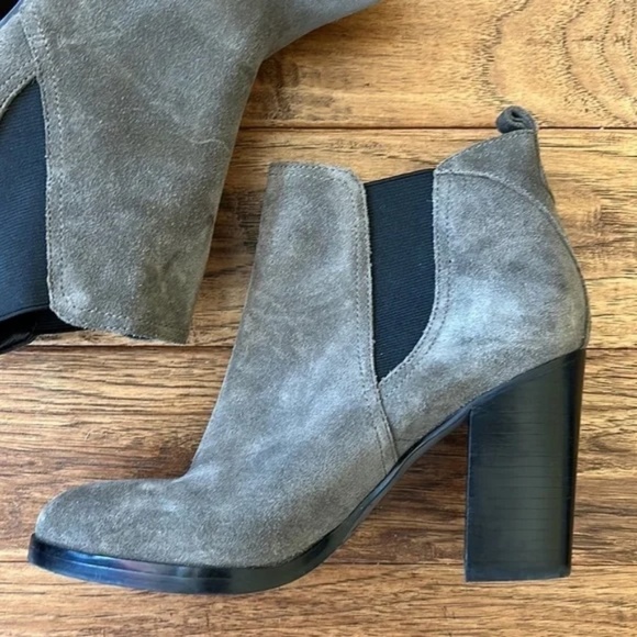 Marc Fisher Saint Chelsea Ankle Boots Block Heeled Booties Taupe Suede Size 7.5 - Picture 5 of 14